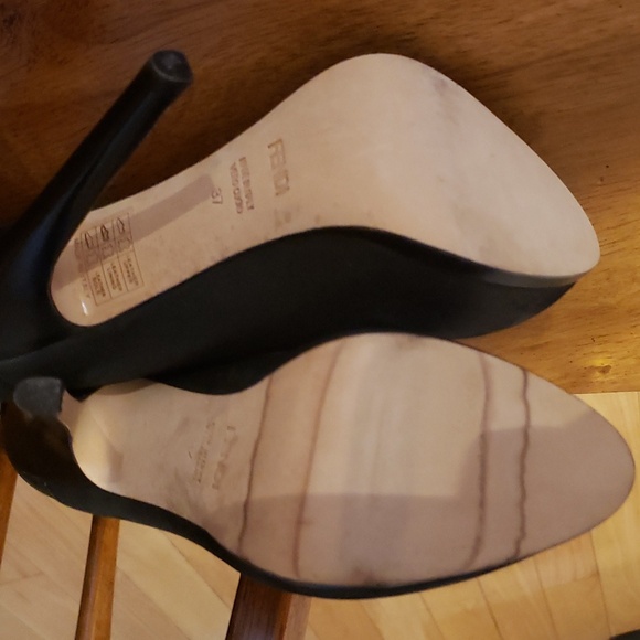 Fendi platform black booties... excellent.. Like new..size 37..authentic - Picture 8 of 9